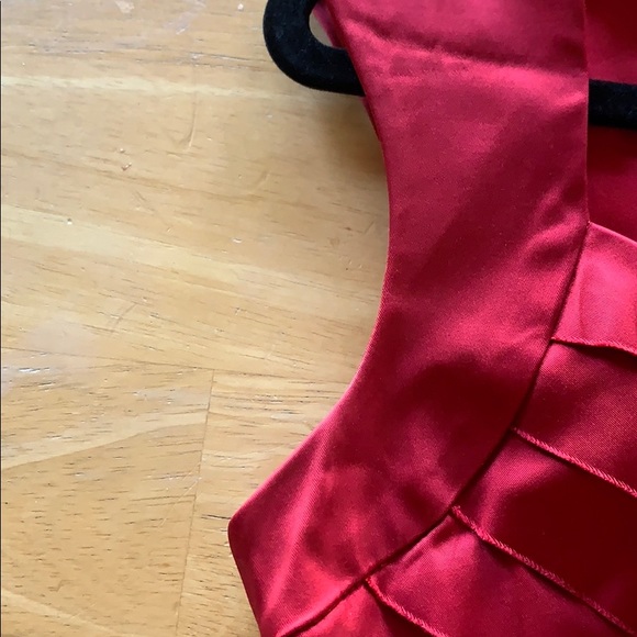 Sleeveless red satin cocktail dess - Picture 4 of 6
